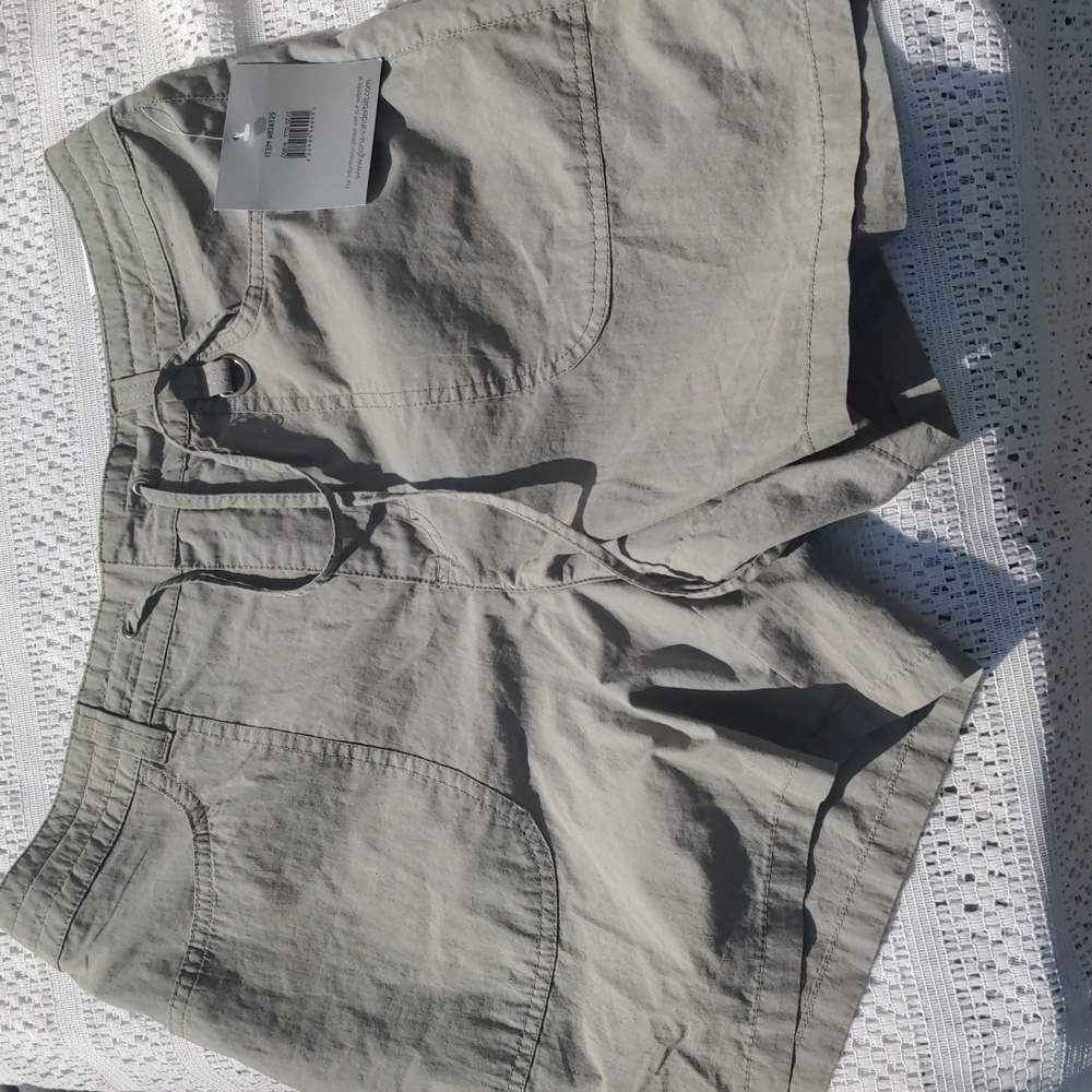 Gloria Vanderbilt shorts in Fatigue green (12)